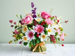 Créer un beau bouquet de Noël : 9 plantes et fleurs de saison à utiliser !