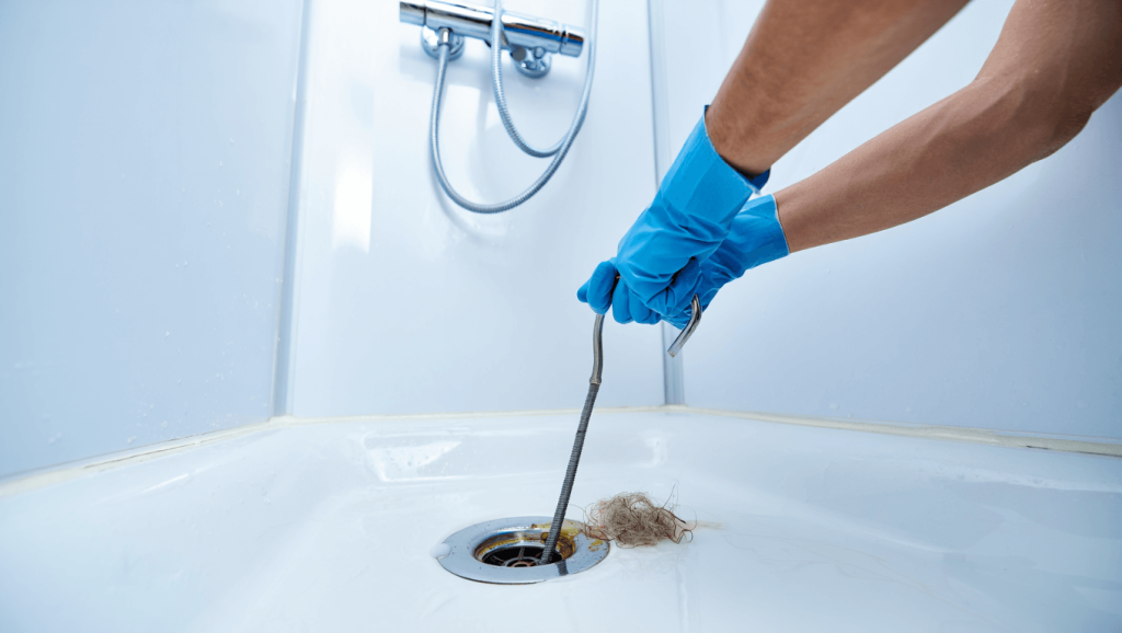 Comment déboucher une douche ou une baignoire ?