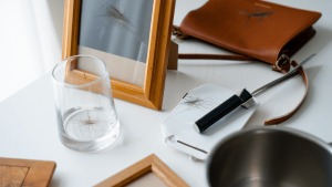 Comment enlever une rayure sur du verre, bois, cuir, plastique ou métal ?