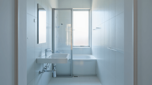 Petite salle de bain : 5 idées d'aménagement et de déco pour du volume
