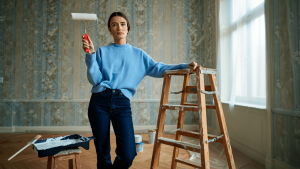 Comment repeindre directement sur du papier peint ?