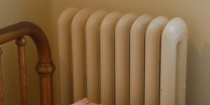 Comment décaper et repeindre un radiateur en fonte ?
