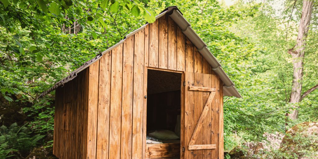 Construire un abri de jardin en bois de palettes