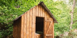 Construire un abri de jardin en bois de palettes