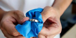 8 trucs et astuces pour nettoyer l'argenterie et faire briller vos objets en argent comme au premier jour !